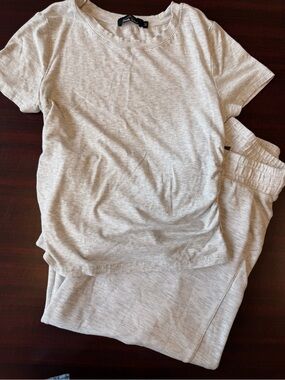 Danskin / Trendy Queen Light Heather Gray Short Sleeve Lounge Top and Pants Set